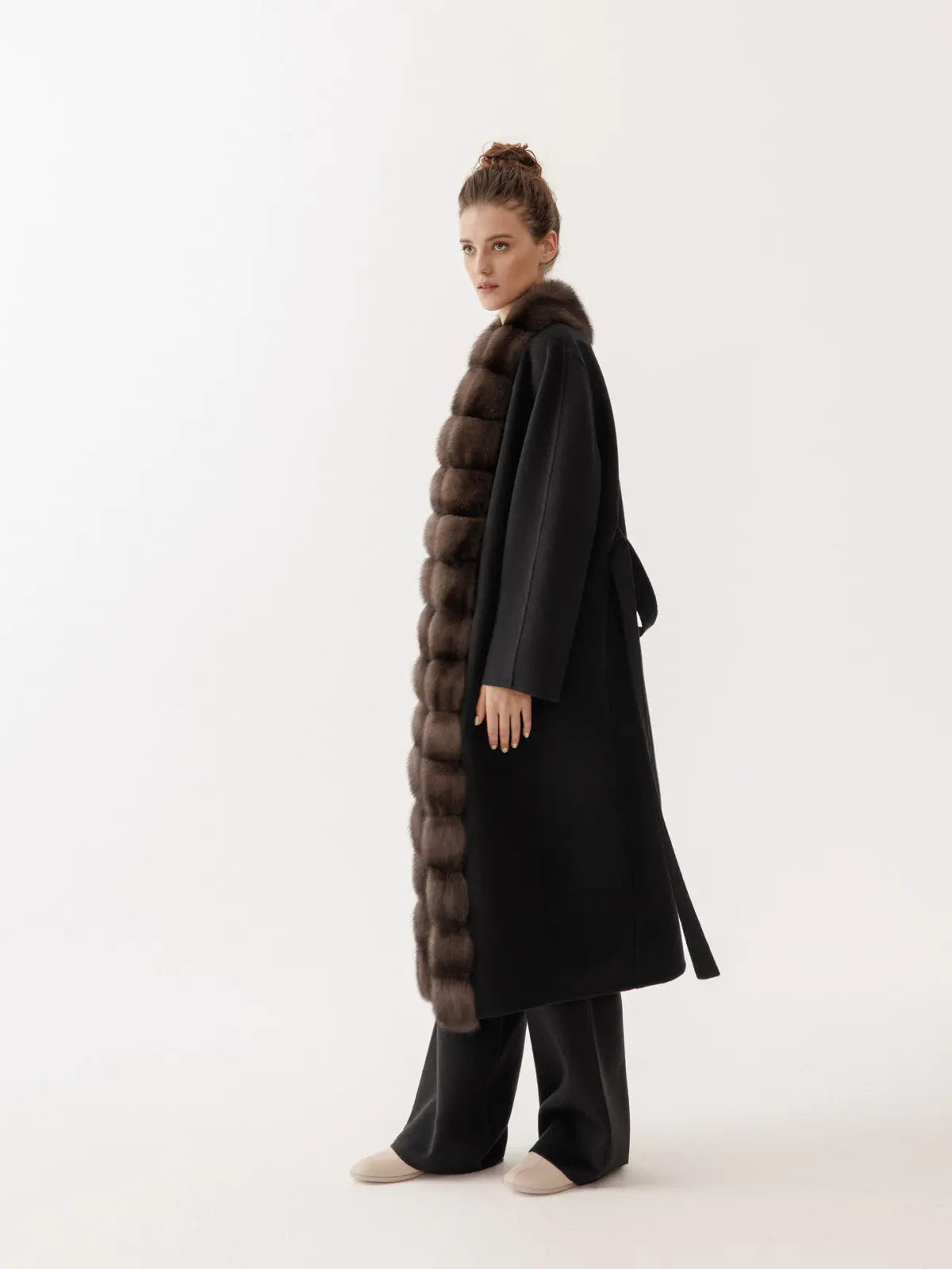 Manteau en cachemire avec garniture en zibeline pour femme