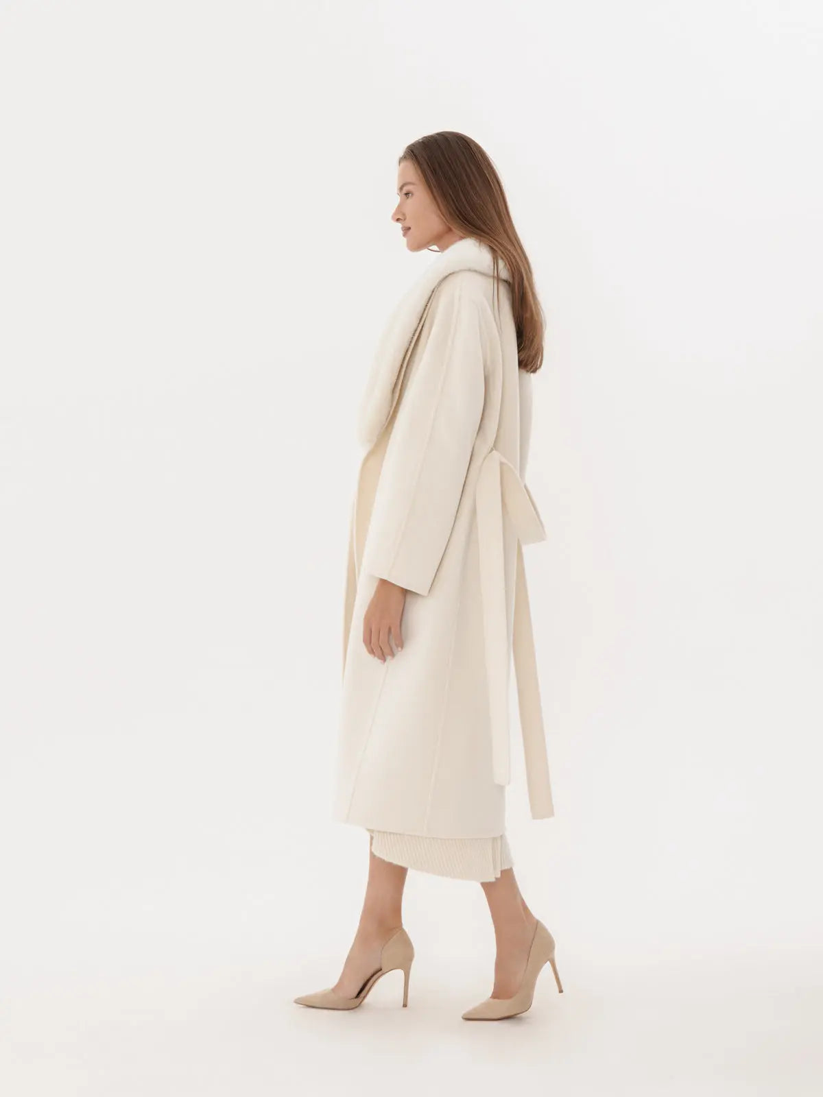 Cashmere coat with one piece English sable fur collar