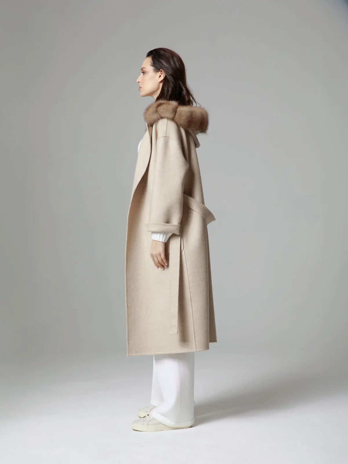 Cashmere coat with fur hood