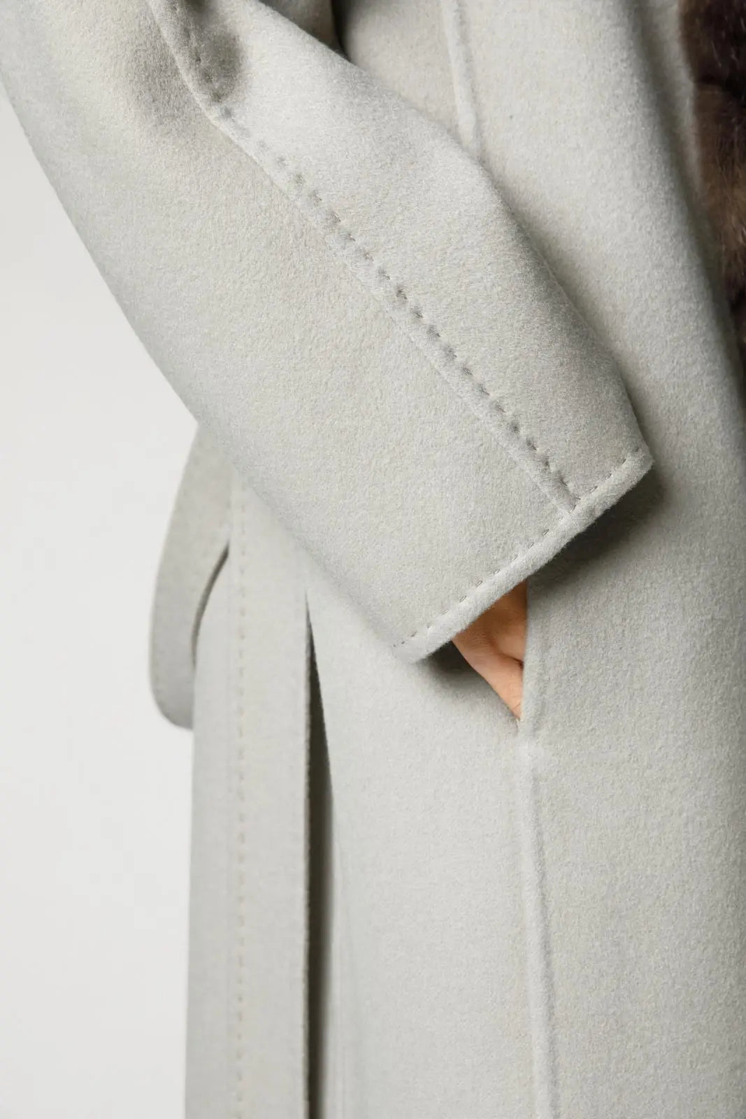 Manteau en cachemire olive avec garniture en fourrure de zibeline de Barguzin