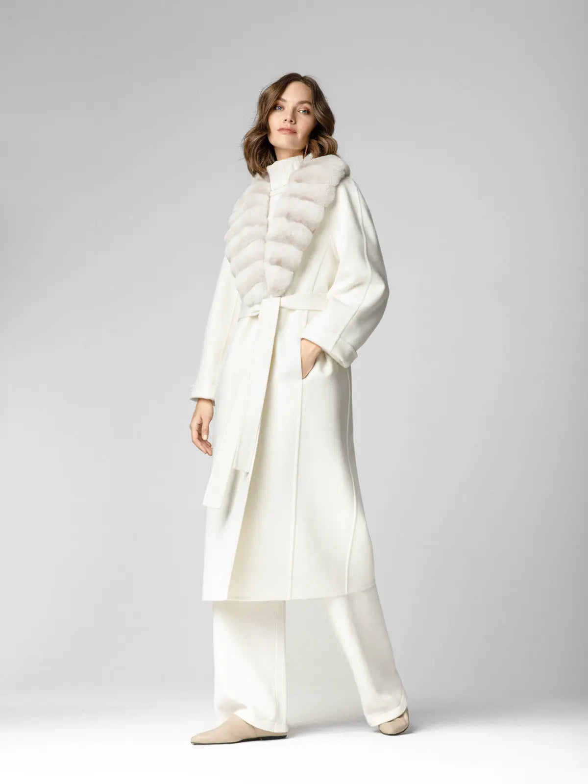 Cashmere coat with shawl collar in chinchilla fur