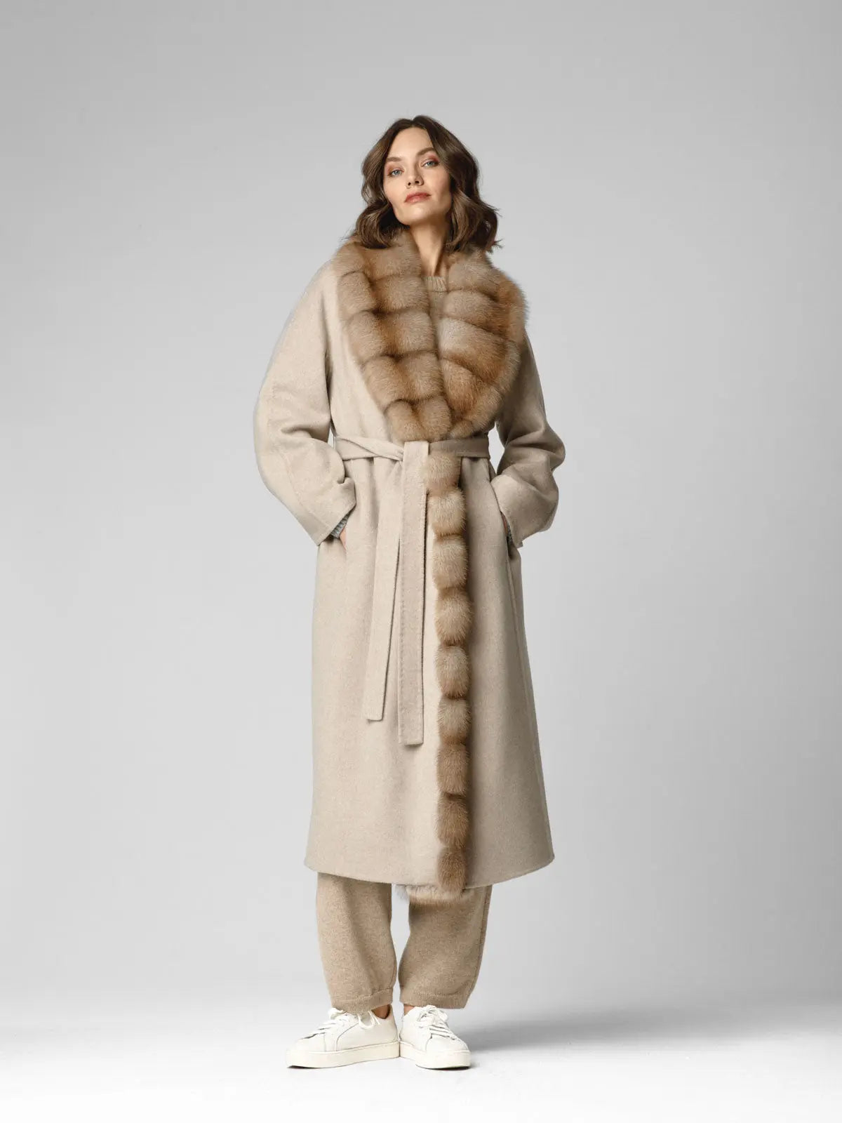 Cashmere coat with marten fur collar