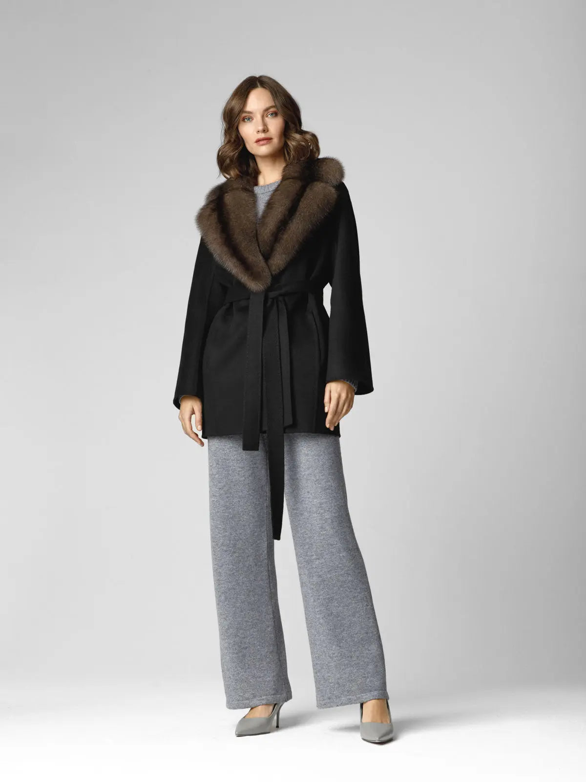 Short cashmere coat with one piece English sable fur collar